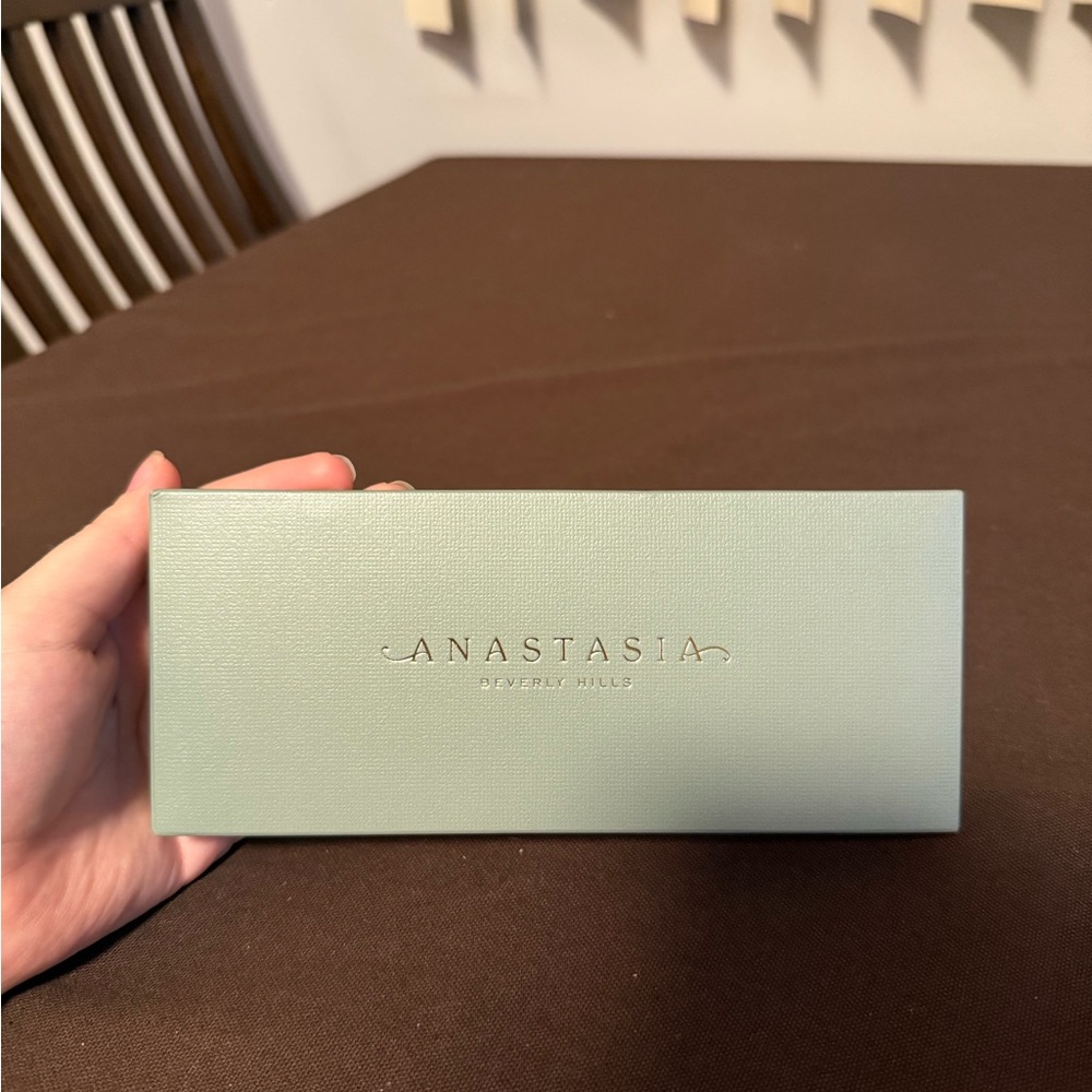 Anastasia Beverly Hills Eyeshadow Palette 12 Shades, 1.34 G Each New in box